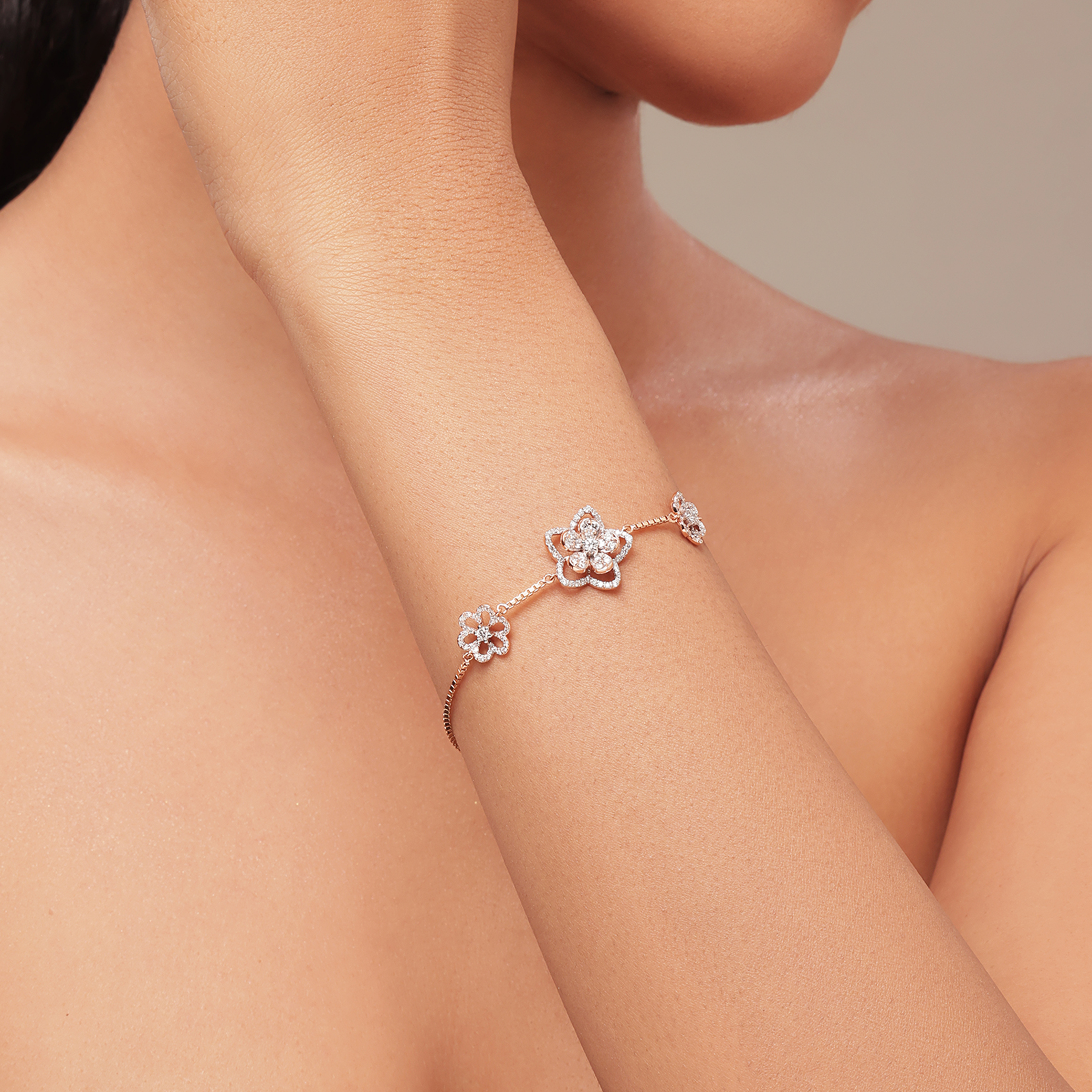 ELARA TRI-FLOWER CHAIN BRACELET