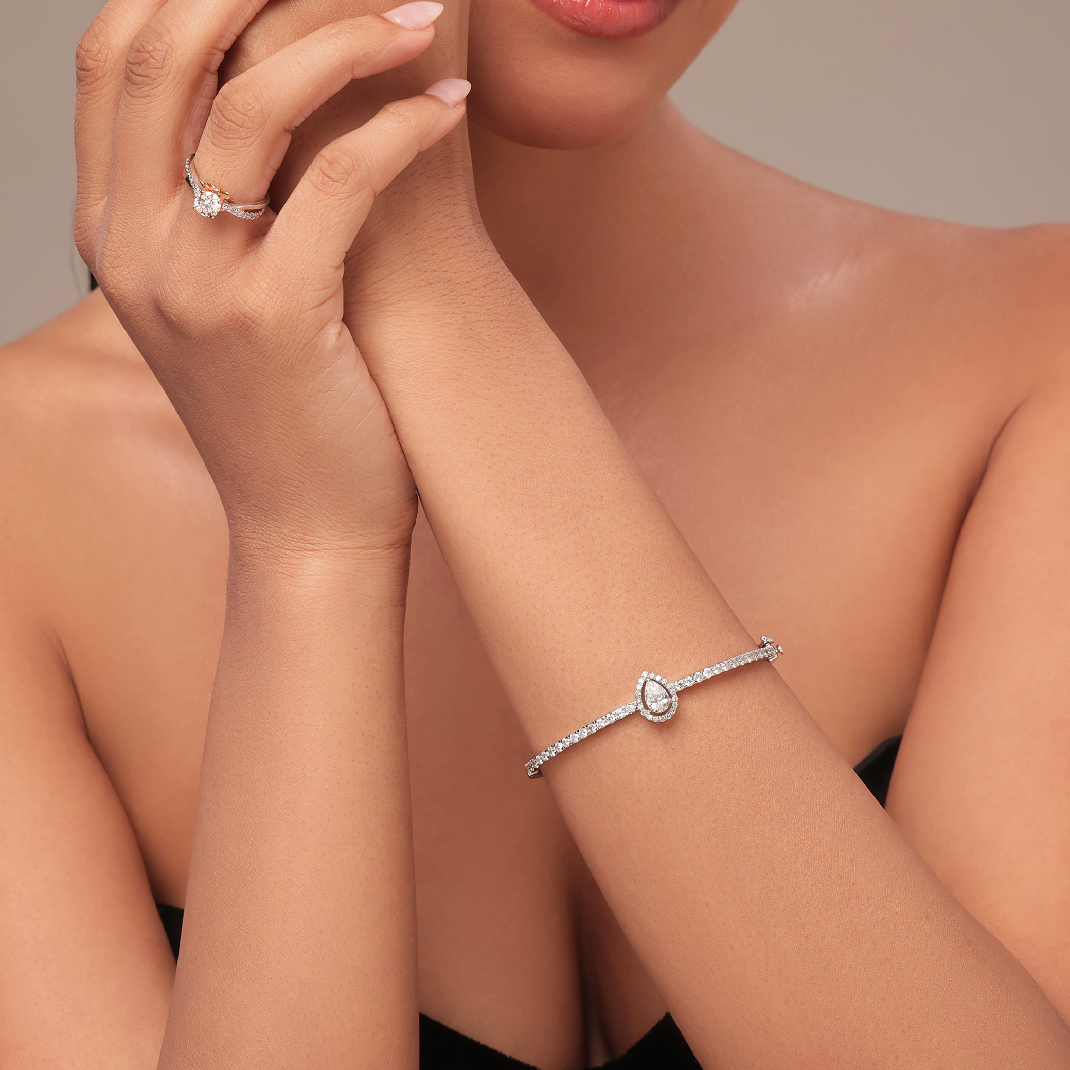 ELARA PEAR DIAMOND BRACELET